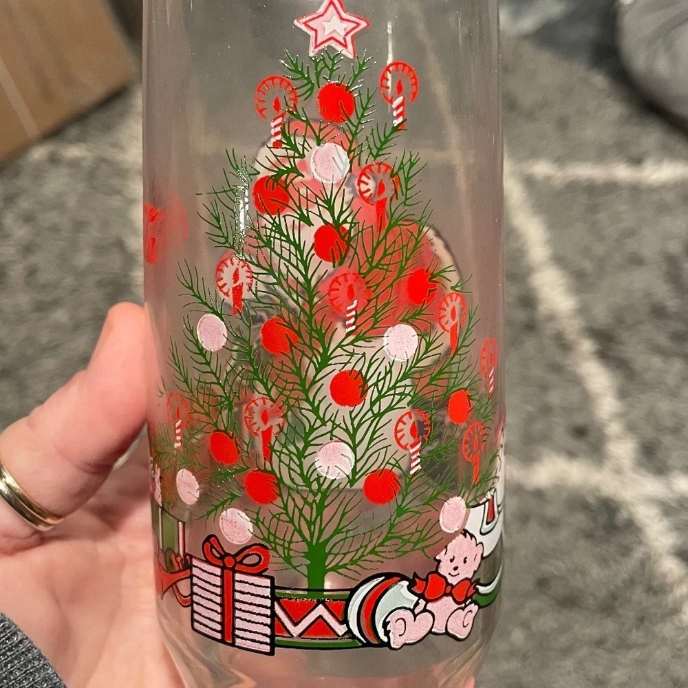 Vintage Coca Cola Classic Santa Christmas Glasses 1984 MC CRORY STORES, INC.